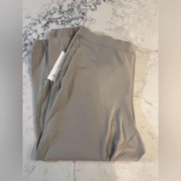 Lululemon Adapted State HR
Fleece Jogger Women’s Size 20 High Rise Slim Fit New - Picture 13 of 13